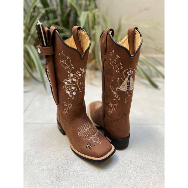 BOTA TEXANA EM COURO BORDADO CAVALO + NOSSA SENHORA + BORBOLETA + KIT FACA