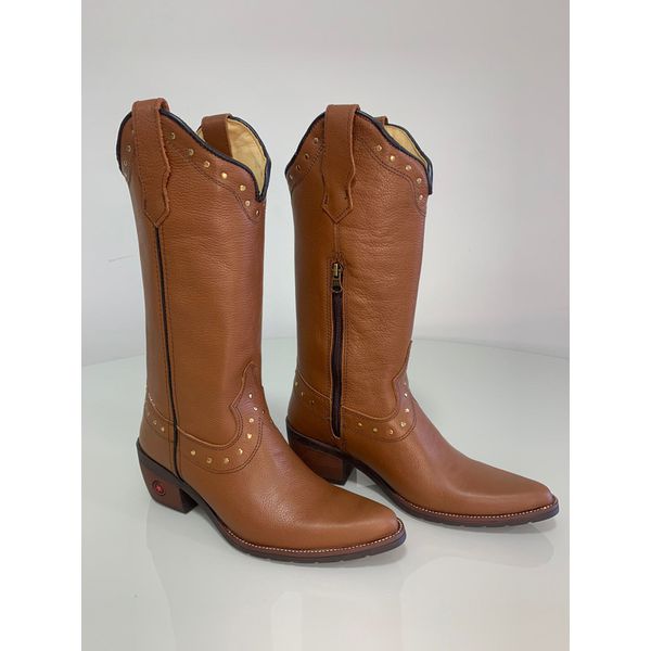 BOTA TEXANA EM COURO MUSTANG COM METAIS BICO FINO PVC