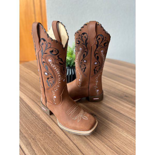 BOTA TEXANA EM COURO MARROM BORDADO TRIBAL COM TRICE