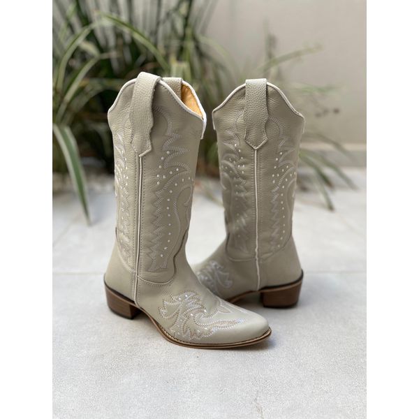 BOTA TEXANA EM COURO OFF WHITE BORDADO BRANCO BICO FINO MADEIRA
