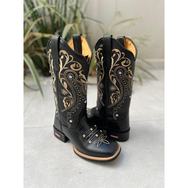 BOTA TEXANA EM COURO BORDADO TRIBAL COM METAIS STRASS