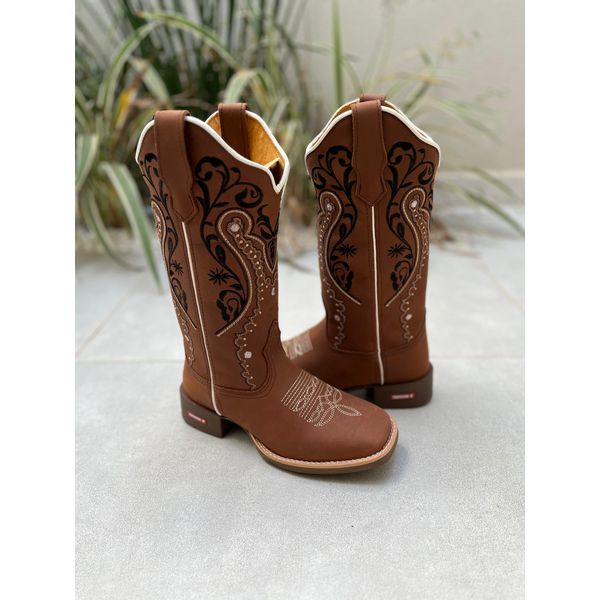 BOTA TEXANA EM COURO BORDADO TRIBAL E FLORAO SOLADO MARROM