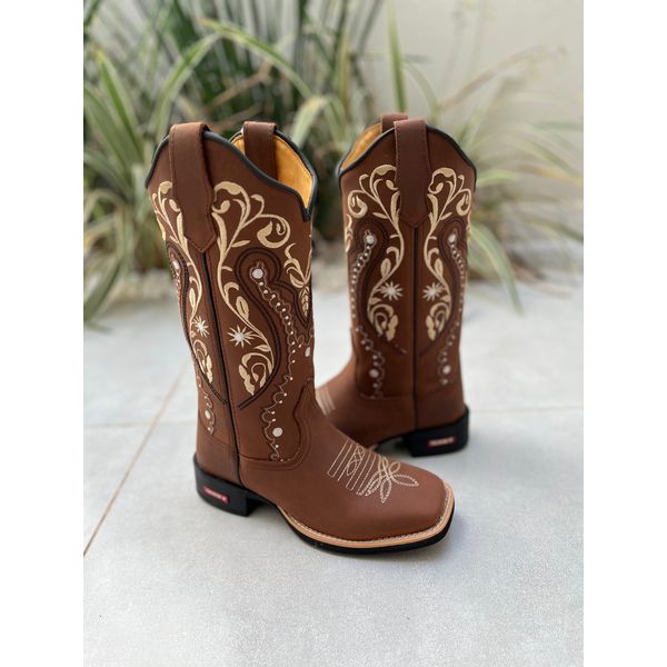 BOTA TEXANA EM COURO BORDADO TRIBAL E FLORAO BEGE