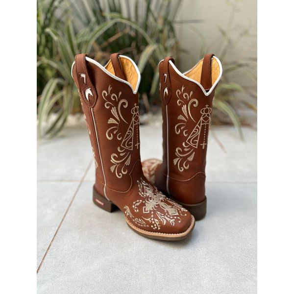 BOTA TEXANA EM COURO MUSTANG BORDADO NOSSA SENHORA + CRUZ