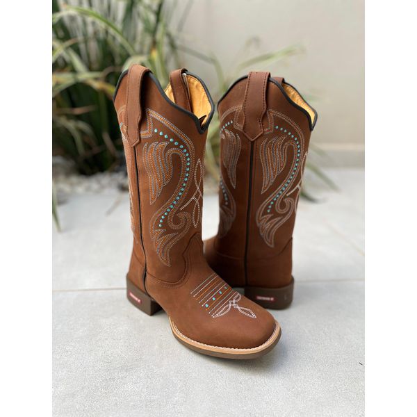 PRONTA ENTREGA - BOTA TEXANA EM COURO MARROM BORDADO PONTILHADO AZUL E LARANJA