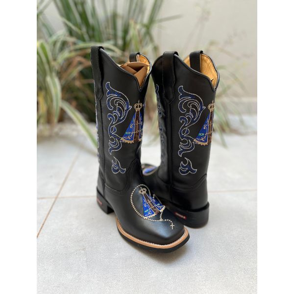BOTA TEXANA EM COURO PRETO BORDADO NOSSA SENHORA AZUL