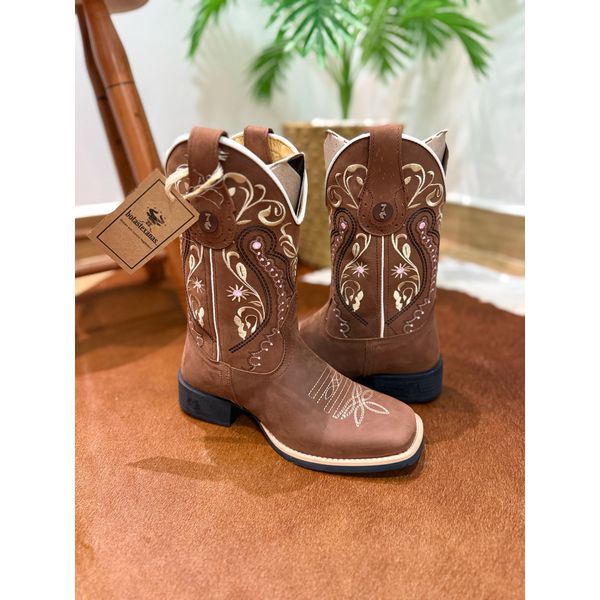 BOTA TEXANA EM COURO BORDADO TRIBAL BEGE E ROSA CLARO E FLORÃO CANO TRADICIONAL