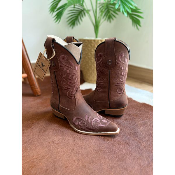BOTA TEXANA EM COURO BORDADO RAMOS MARROM BICO FINO SOLADO MADEIRA CANO TRADICIONAL