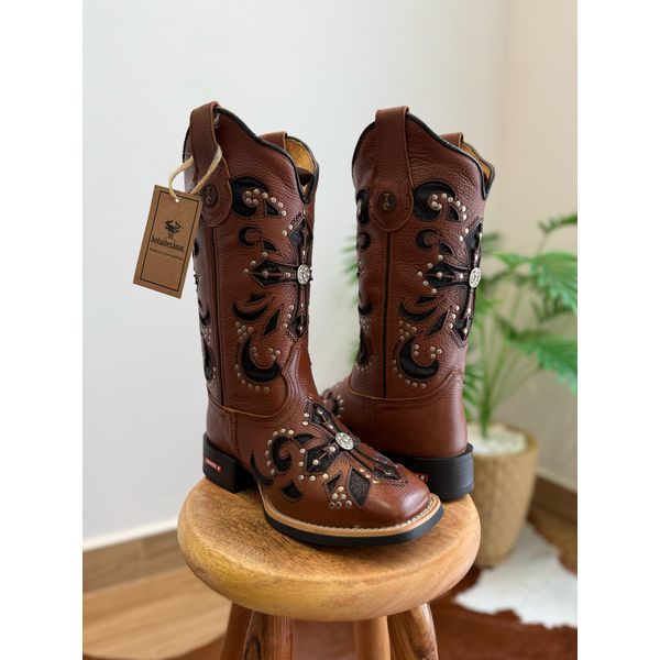 BOTA TEXANA EM COURO MUSTANG E LASER CRUZ + METAIS E BRIDÃO