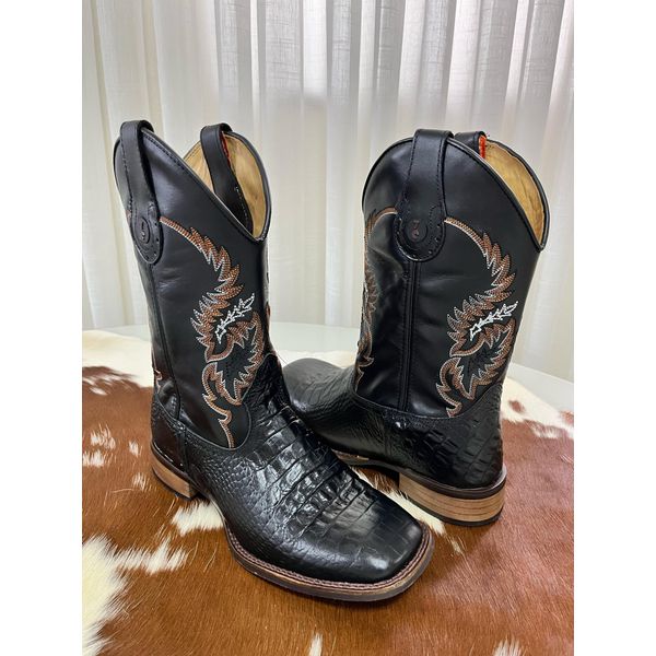 BOTA TEXANA EM COURO PRETO ESTILIZADO COBRA BORDADA SOLA RÚSTICA