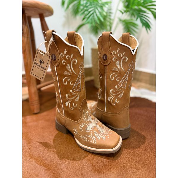 BOTA TEXANA EM COURO HAVANA BORDADO NOSSA SENHORA E CRUZ