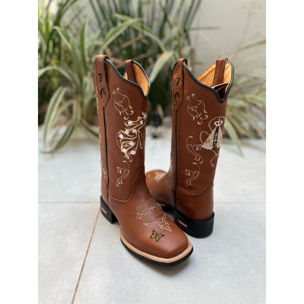 BOTA TEXANA EM COURO MUSTANG BORDADO CAVALO + NOSSA SENHORA + BORBOLETA