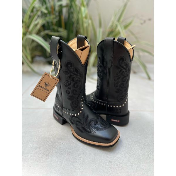 BOTA TEXANA EM COURO PRETO BORDADO RAMOS ALL BLACK CANO TRADICIONAL COM METAIS