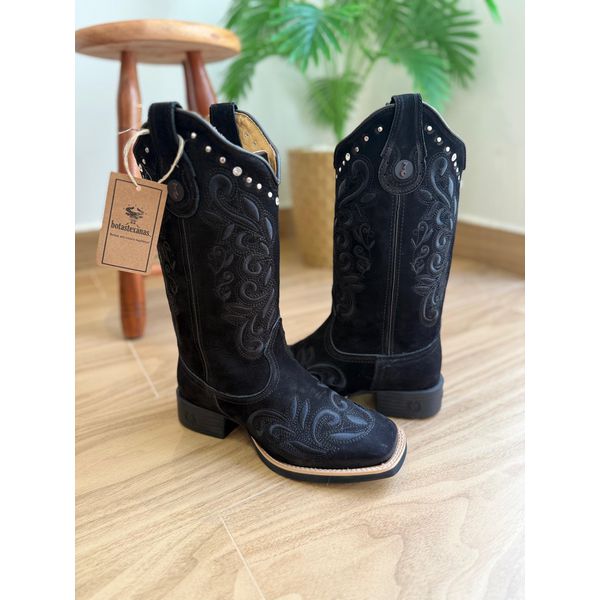 BOTA TEXANA EM COURO NOBUCK PRETO BORDADO RAMOS COM METAIS E STRASS