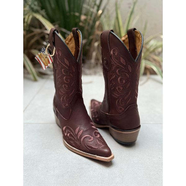 BOTA TEXANA EM COURO BORDADO RAMOS MARROM BICO FINO SOLADO DE MADEIRA CANO TRADICIONAL