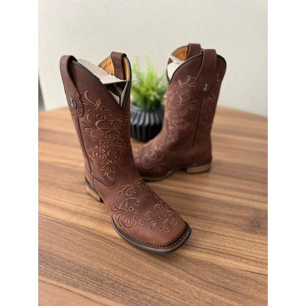 BOTA TEXANA EM COURO HORSE NESCAU BORDADO CHEIO FLORES MARROM SOLA RÚSTICA