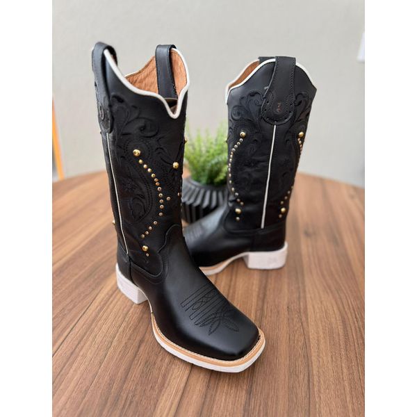 BOTA TEXANA EM COURO LATEGO PRETO BORDADO TRIBAL E FLORAO COM METAIS DOURADO SOLADO BRANCO