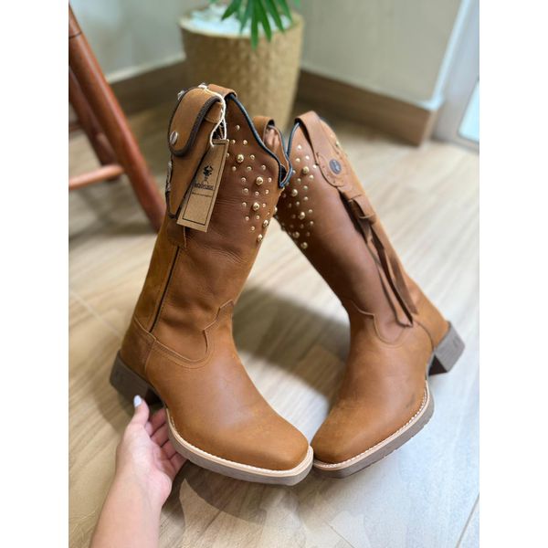 BOTA TEXANA BASICA EM COURO COM METAIS SOLADO MARROM + CORDINHAS + BAINHA + CANIVETE