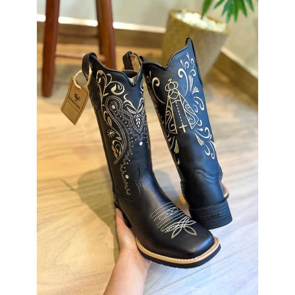 BOTA TEXANA EM COURO LATEGO PRETO BORDADO TRIBAL E NOSSA SENHORA BEGE