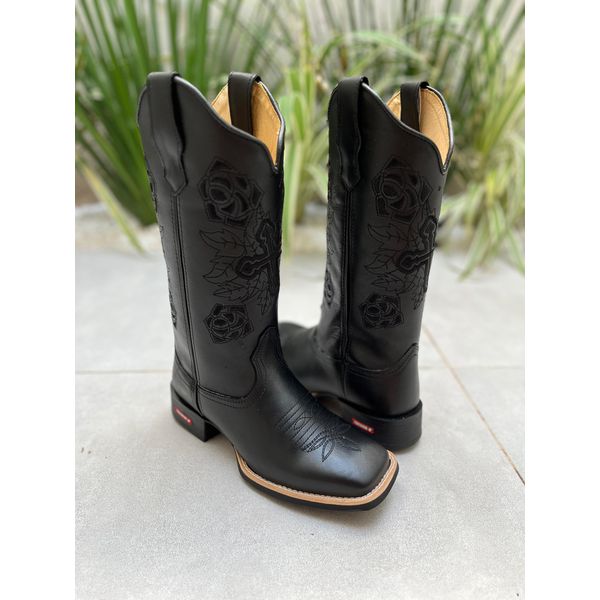 BOTA TEXANA EM COURO ALL BLACK BORDADO PRETO CRUZ E FLORES 