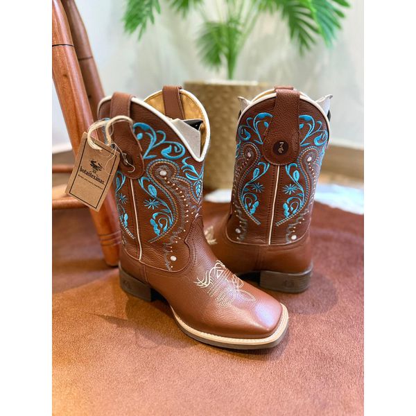 BOTA TEXANA EM COURO MUSTANG BORDADO TRIBAL E FLORÃO AZUL CANO TRADICIONAL