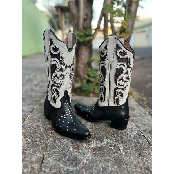 BOTA TEXANA EM COURO OFF WHITE E PRETO A LASER GLITTER PRETO + METAIS