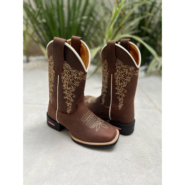 BOTA TEXANA KARINA EM COURO HORSE CAFÉ BORDADA CANO TRADICIONAL