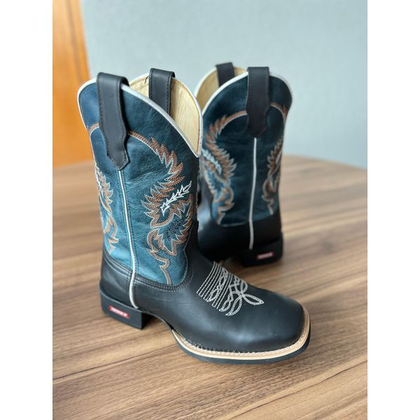 BOTA TEXANA EM COURO PRETO E VERDE BORDADO 
