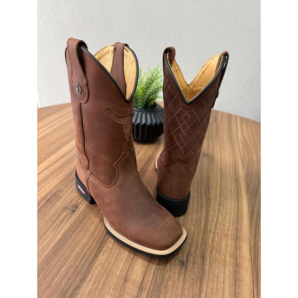 BOTA TEXANA EM COURO HORSE NESCAU RECORTE TOURO E BORDADO QUADRICULADO MARROM