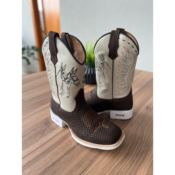 BOTA TEXANA EM COURO BORDADO MULAS SOLADO BRANCO