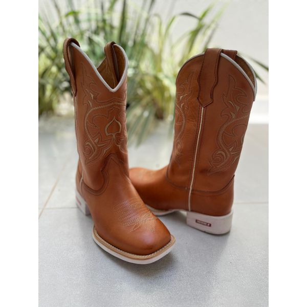 BOTA TEXANA EM COURO BORDADA SOLADO BRANCO
