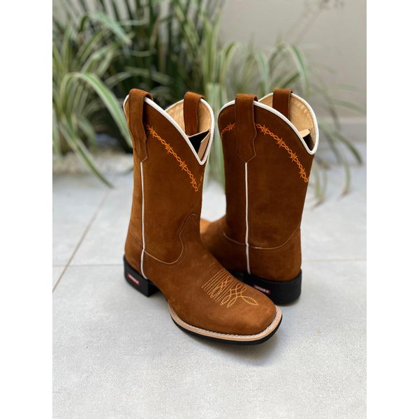 BOTA TEXANA EM COURO NOBUCK BORDADO ARAME SOLADO PRETO