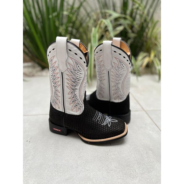 BOTA TEXANA EM COURO BRANCO E PRETO BORDADO E SOLADO PRETO