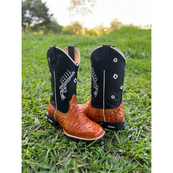 BOTA TEXANA EM COURO IMITAÇÃO AVESTRUZ BORDADO 