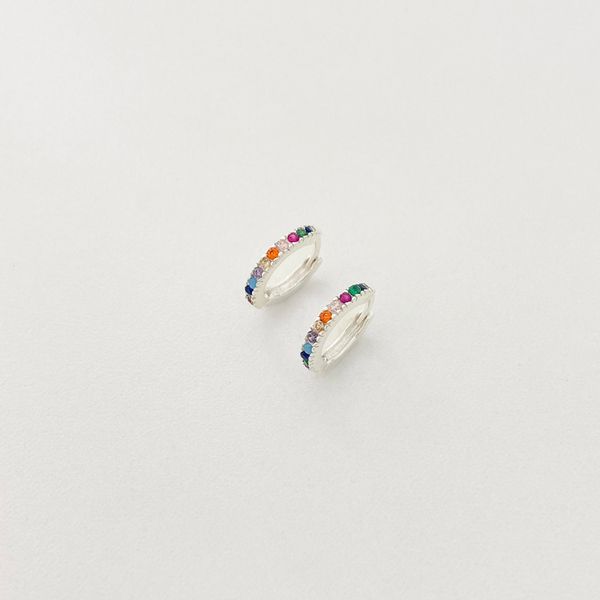 Brinco argola fina uma fileira com zircônias coloridas prata 925 