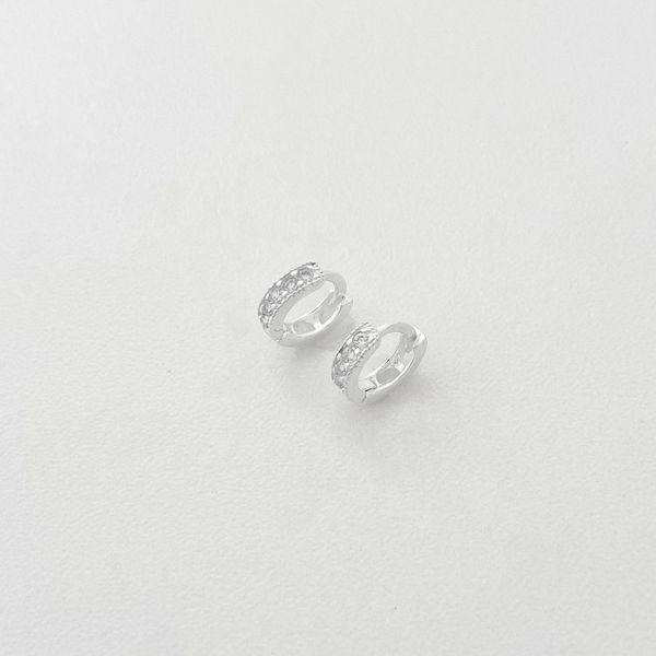 Brinco argolinha pequena cartilagem com zircônias prata 925 