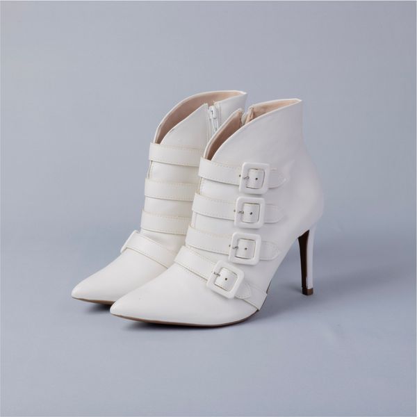 Bota Branca Bebece Fivelas