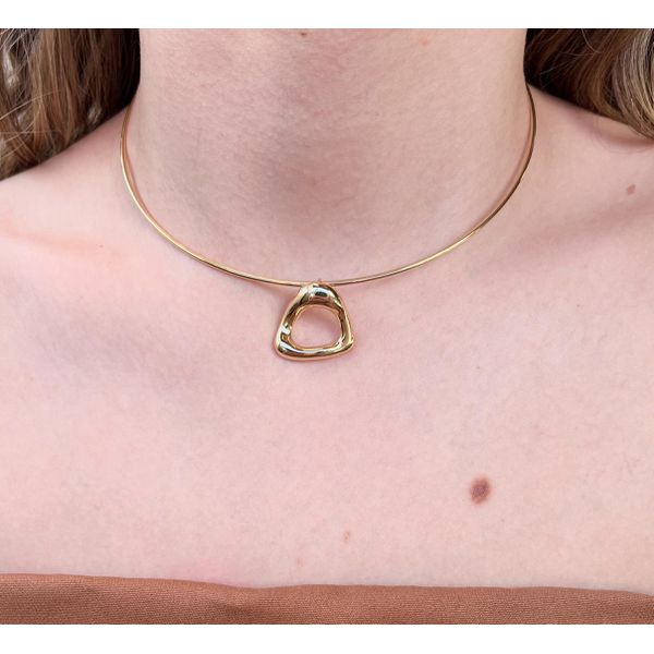 Aro Liso Com Pingente Triangular - BRIDA FOLHEADOS