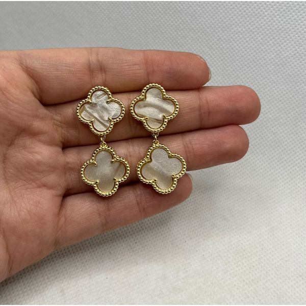 Brinco Trevo Madre Pérola Pendurado - BRIDA FOLHEADOS