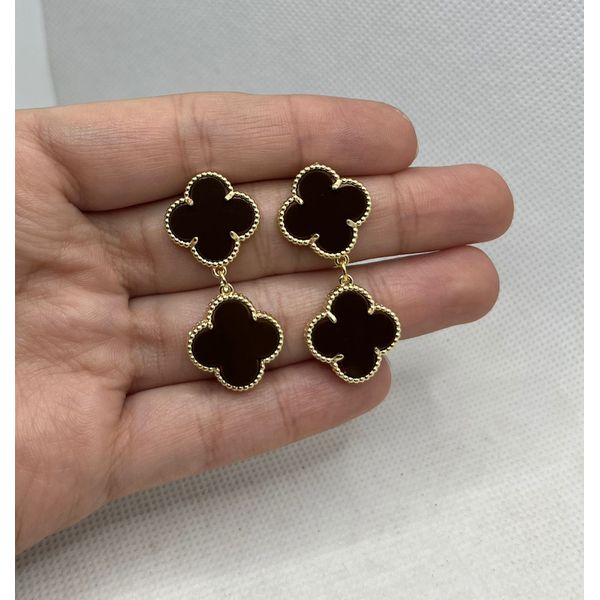 Brinco Trevo Marrom Pendurado - BRIDA FOLHEADOS