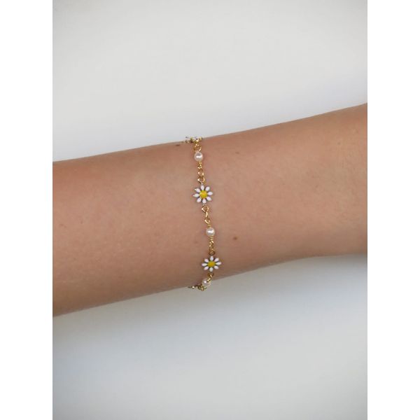 Pulseira Margaridas e Pérolas 17,5cm - BRIDA FOLHEADOS