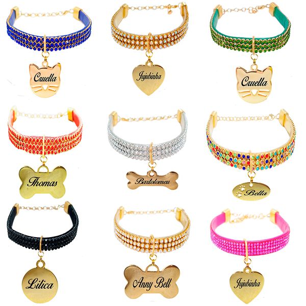 Gargantilha de strass fino com pingente metais na cor Dourado 