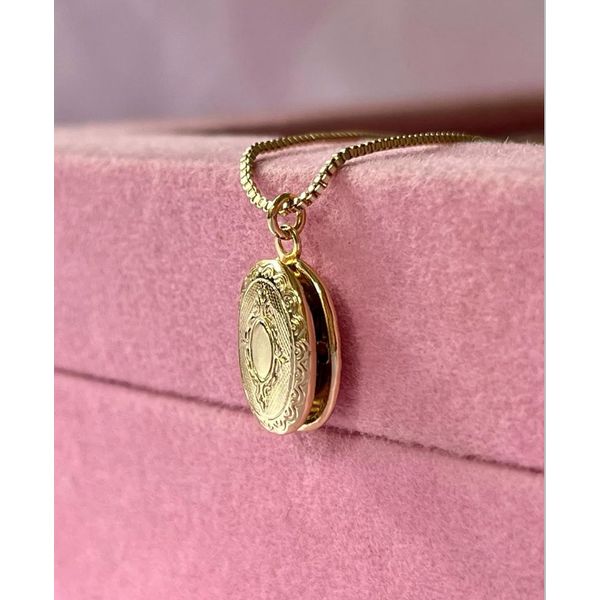 Colar Relicário Det Oval Dourado