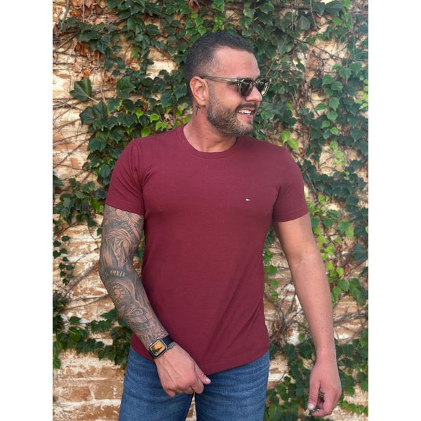 Camiseta TH Vinho ⭐