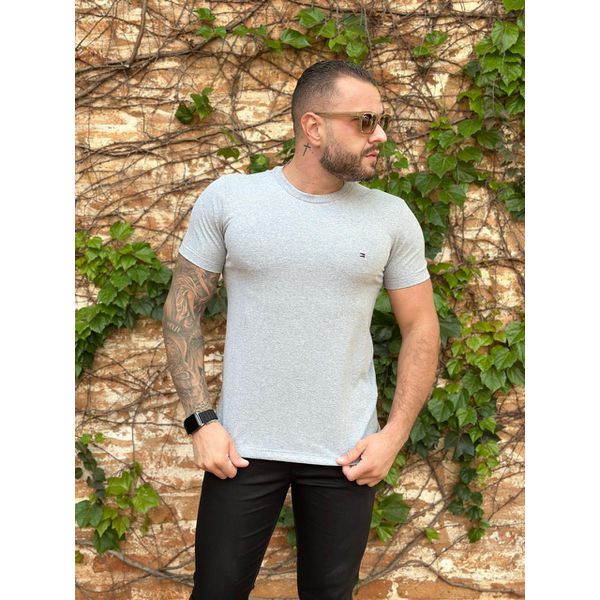 Camiseta TH Cinza.