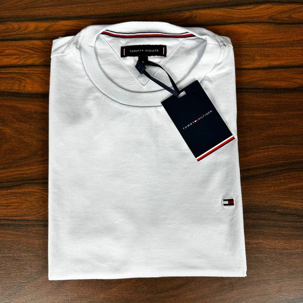 Camiseta TH Off White.