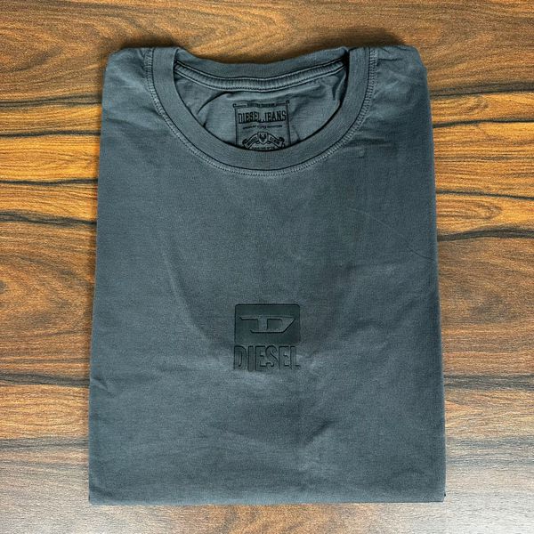 Camiseta Diesel Chumbo. 