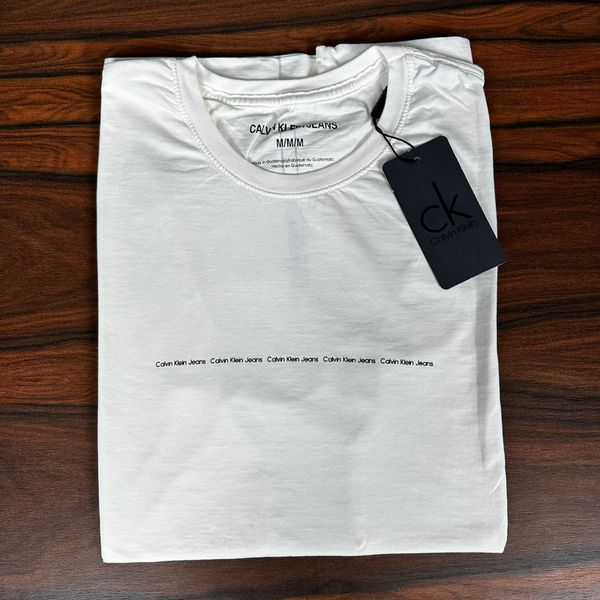 Camiseta CK Off White DFC. 