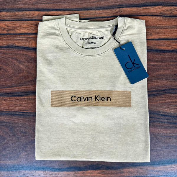 Camiseta CK Caqui DFC. 