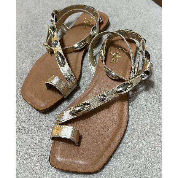 Rasteira Atena com Metais em Couro 